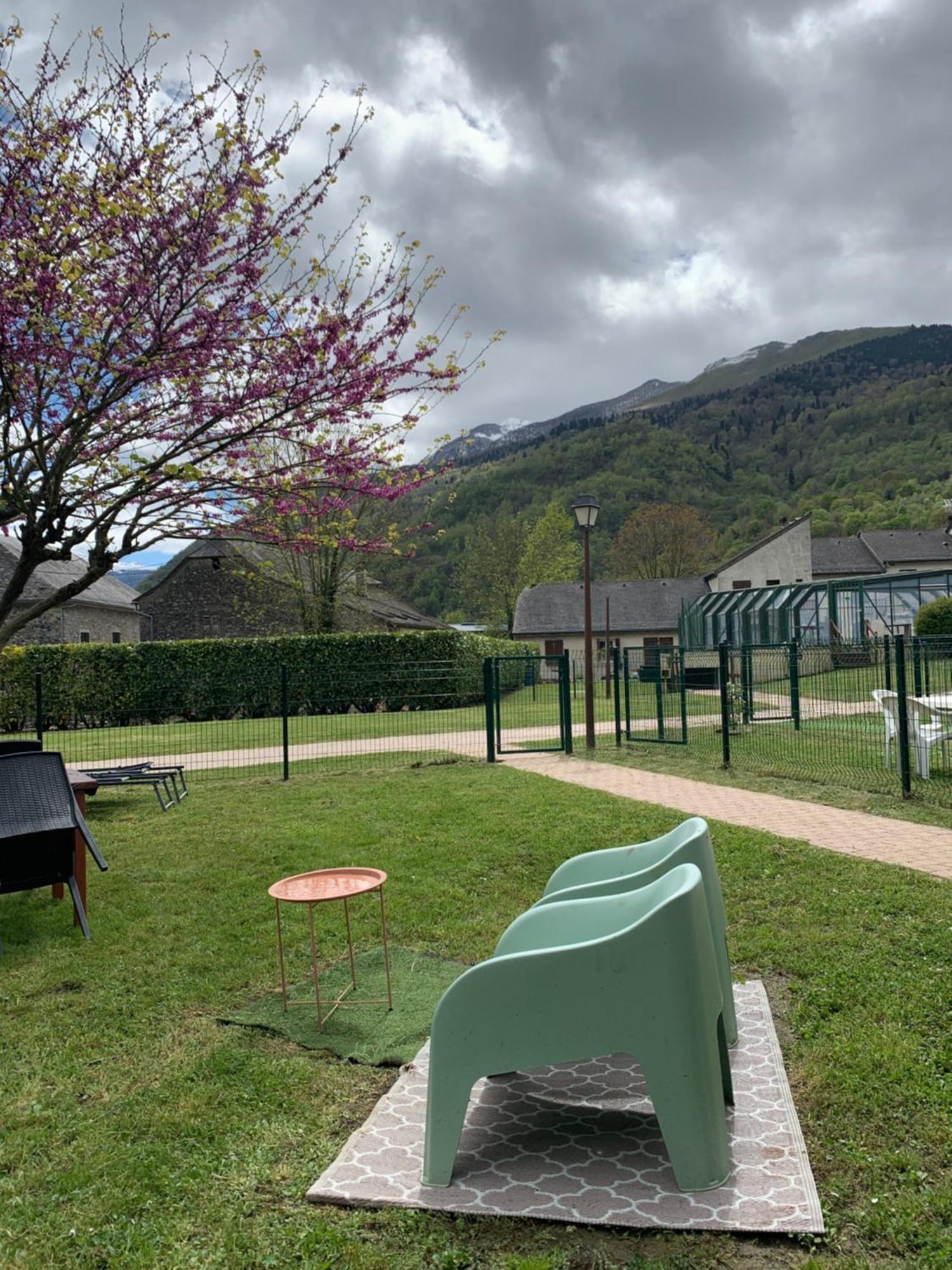 Bielle La Suite Unique - Le Jardin Sur Les Pyrenees- Vue Panoramique Montagne -Jardin Cloture Prive De 100M2-Parking-Linge De Lit Et Serviettes Compris- מראה חיצוני תמונה